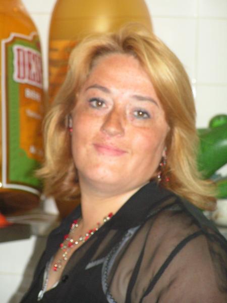 val mai plus ds la cuisine , el se la pete un